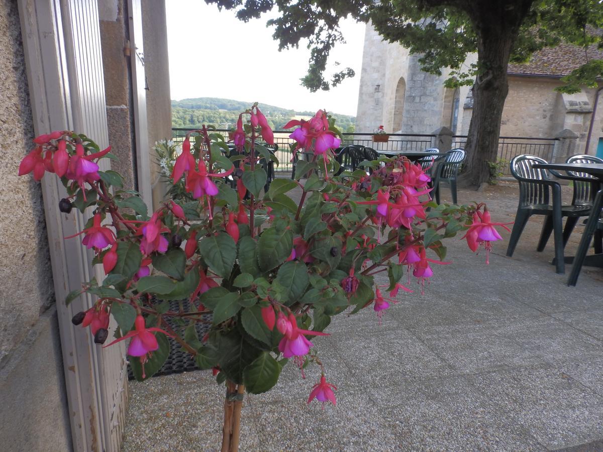 فندق Saint-Sulpice-le-Dunoisفي  La Fontaine Aux Loups المظهر الخارجي الصورة